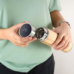 Smart Water Bottle with Temperature Display